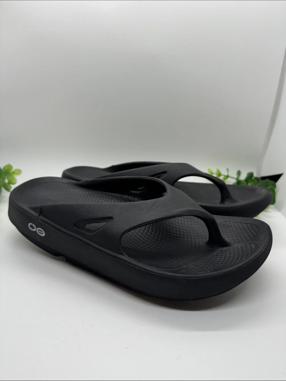Oofos Kids Flip Flops-Size 4